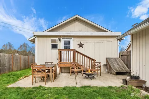 Exterior - 706 Harrison St, Sumner, WA 98390 photo 3 of 7