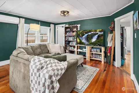 Bedroom - 706 Harrison St, Sumner, WA 98390 photo 1 of 2