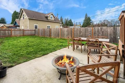 Exterior - 706 Harrison St, Sumner, WA 98390 photo 2 of 7