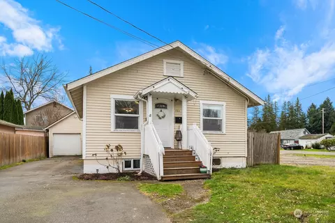 Exterior - 706 Harrison St, Sumner, WA 98390 photo 7 of 7