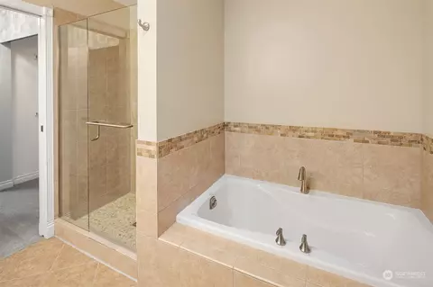 Bath - 2001 98th St SE, Everett, WA 98208 photo 3 of 4