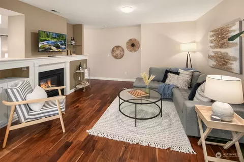 Living - 2001 98th St SE, Everett, WA 98208 photo 6 of 7