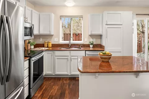 Kitchen - 2001 98th St SE, Everett, WA 98208 photo 1 of 3