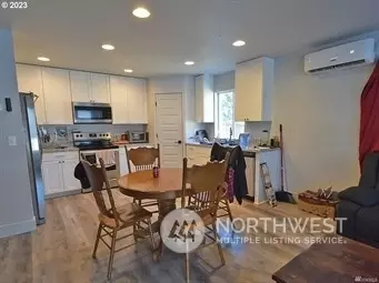 Dining - 308 Oak St, Winlock, WA 98596 photo 2 of 3