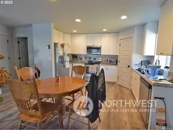 Dining - 308 Oak St, Winlock, WA 98596 photo 1 of 3