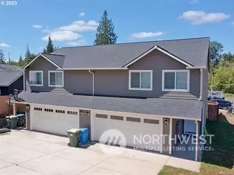Exterior - 308 Oak St, Winlock, WA 98596 photo 4 of 11