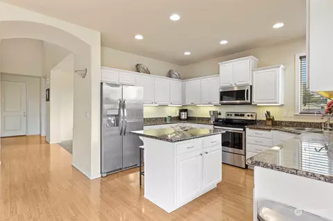Kitchen - 21512 46th Ave E, Spanaway, WA 98387 photo 1 of 6