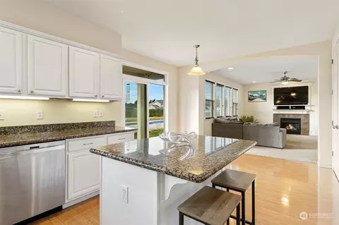 Kitchen - 21512 46th Ave E, Spanaway, WA 98387 photo 5 of 6