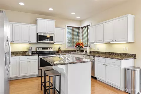 Kitchen - 21512 46th Ave E, Spanaway, WA 98387 photo 4 of 6