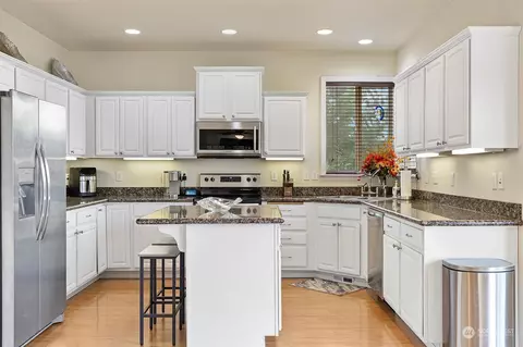 Kitchen - 21512 46th Ave E, Spanaway, WA 98387 photo 3 of 6