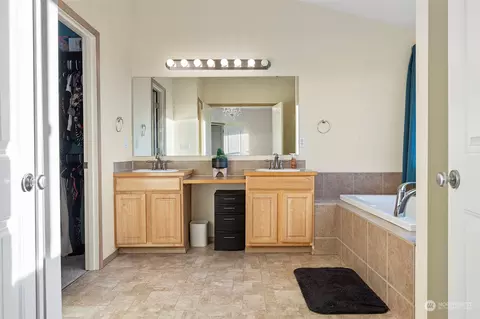 Bath - 21512 46th Ave E, Spanaway, WA 98387 photo 2 of 3