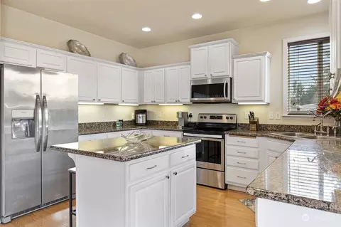 Kitchen - 21512 46th Ave E, Spanaway, WA 98387 photo 2 of 6