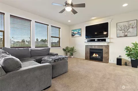 Bedroom - 21512 46th Ave E, Spanaway, WA 98387 photo 1 of 5
