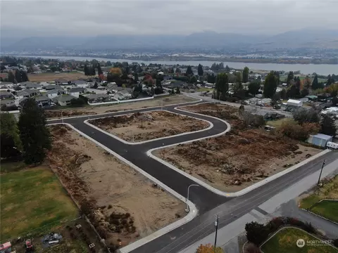 3224 NW Chadwick Loop, East Wenatchee, WA 98802