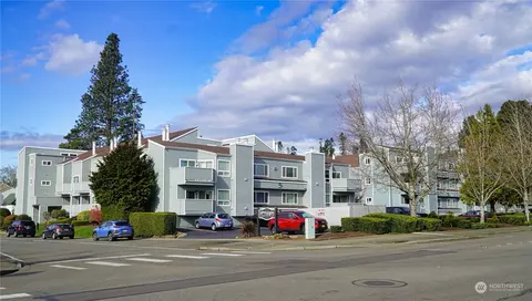 21937 7th Ave S #215, Des Moines, WA 98198