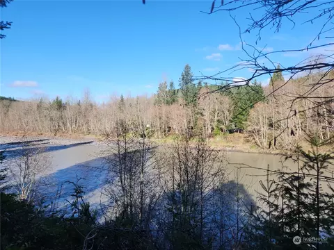 176 River View Dr, Castle Rock, WA 98611