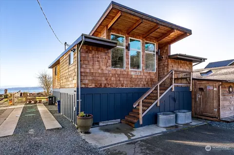 6873 Swanson St, Clinton, WA 98236