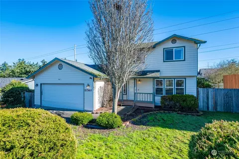 1760 SW Nienhuis St, Oak Harbor, WA 98277