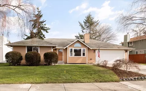 542 NW Lateen St, Oak Harbor, WA 98277