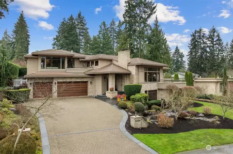 9433 NE 26th St, Clyde Hill, WA 98004