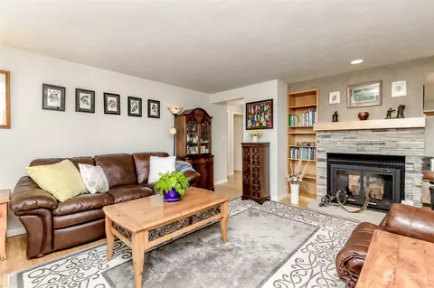 Living - 7486 Riverside Dr E, Sumner, WA 98390 photo 2 of 8