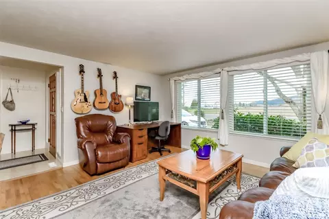Living - 7486 Riverside Dr E, Sumner, WA 98390 photo 3 of 8