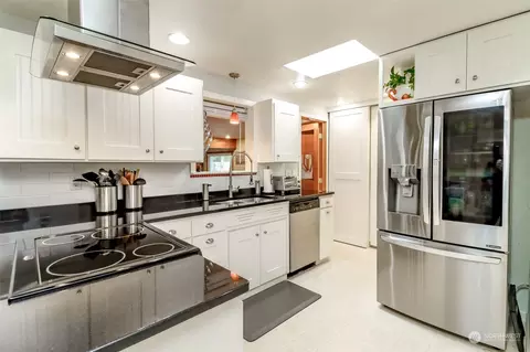 Kitchen - 7486 Riverside Dr E, Sumner, WA 98390 photo 1 of 6