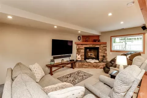 Living - 7486 Riverside Dr E, Sumner, WA 98390 photo 7 of 8
