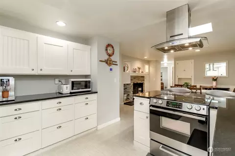 Kitchen - 7486 Riverside Dr E, Sumner, WA 98390 photo 3 of 6