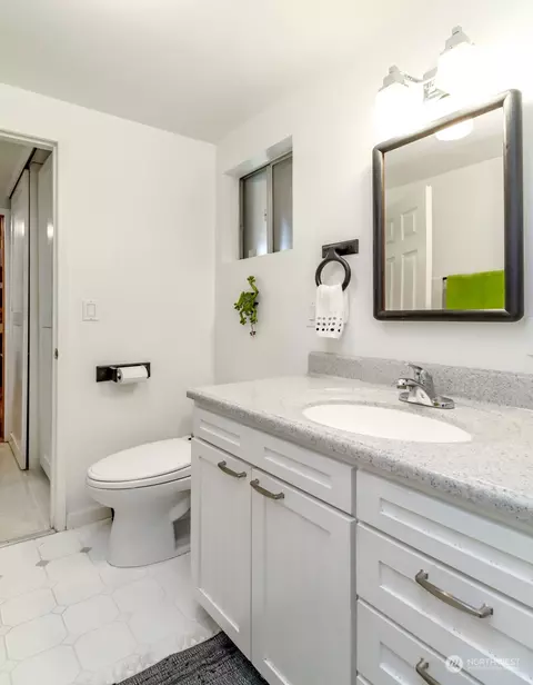 Bath - 7486 Riverside Dr E, Sumner, WA 98390 photo 2 of 2