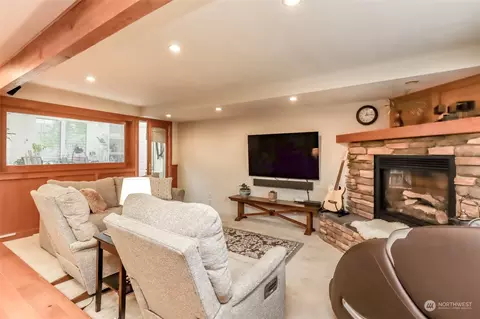 Living - 7486 Riverside Dr E, Sumner, WA 98390 photo 6 of 8