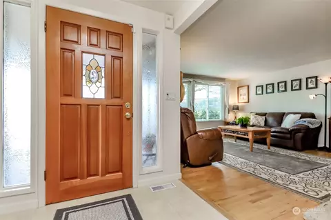 Entry Way - 7486 Riverside Dr E, Sumner, WA 98390 photo 1 of 1