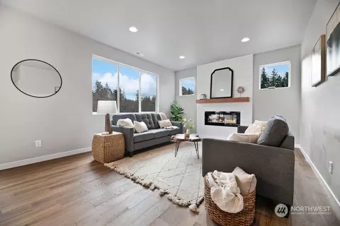 Living - 600 54th St SW #J, Everett, WA 98203 photo 2 of 3