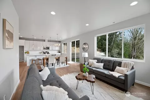 Living - 600 54th St SW #J, Everett, WA 98203 photo 3 of 3