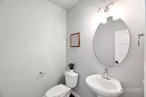 Bath - 600 54th St SW #J, Everett, WA 98203 photo 1 of 6