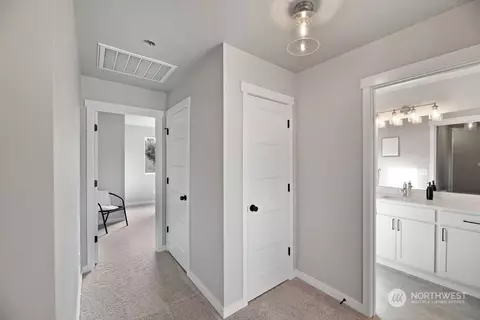 Entry Way - 600 54th St SW #J, Everett, WA 98203 photo 2 of 4