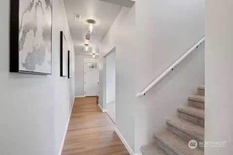 Entry Way - 600 54th St SW #J, Everett, WA 98203 photo 4 of 4