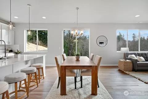 Dining - 600 54th St SW #J, Everett, WA 98203 photo 2 of 4
