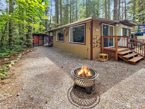 204 1 Fireside Lodge Cir, Deming, WA 98244