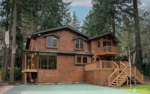 12824 Holiday Dr NE, Kirkland, WA 98034