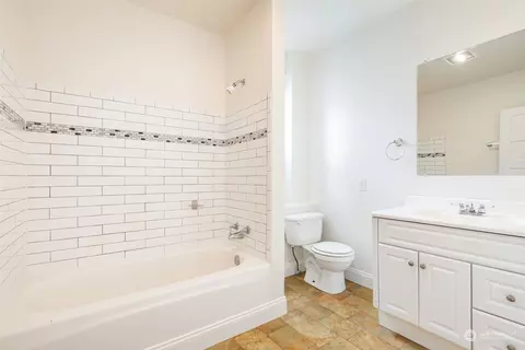 Bath - 109 15th Ave, Seattle, WA 98122 photo 1 of 2
