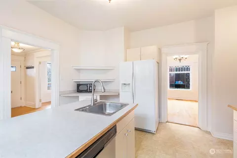 Kitchen - 109 15th Ave, Seattle, WA 98122 photo 4 of 4