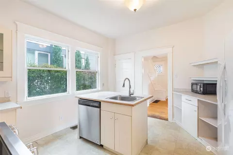 Kitchen - 109 15th Ave, Seattle, WA 98122 photo 1 of 4