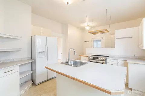 Kitchen - 109 15th Ave, Seattle, WA 98122 photo 2 of 4