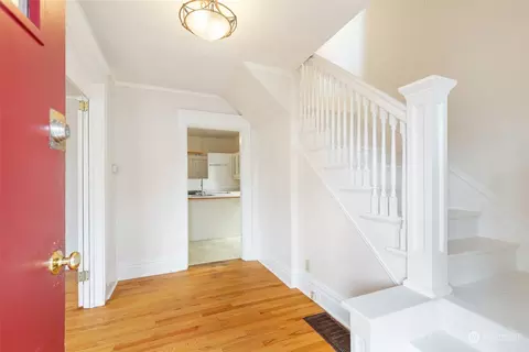 Entry Way - 109 15th Ave, Seattle, WA 98122 photo 1 of 2