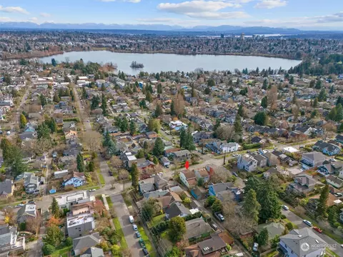 7209 Dayton Ave N, Seattle, WA 98103