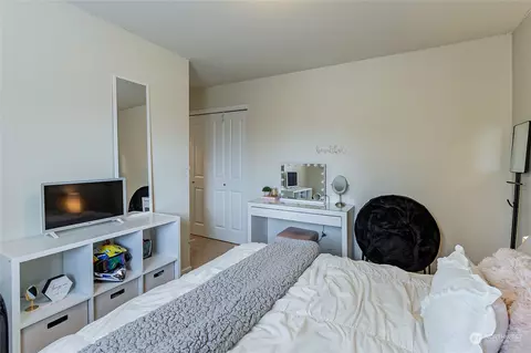 Bedroom - 1118 Ross Ave NW, Orting, WA 98360 photo 5 of 7