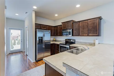Kitchen - 1118 Ross Ave NW, Orting, WA 98360 photo 1 of 2