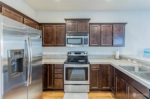 Kitchen - 1118 Ross Ave NW, Orting, WA 98360 photo 2 of 2