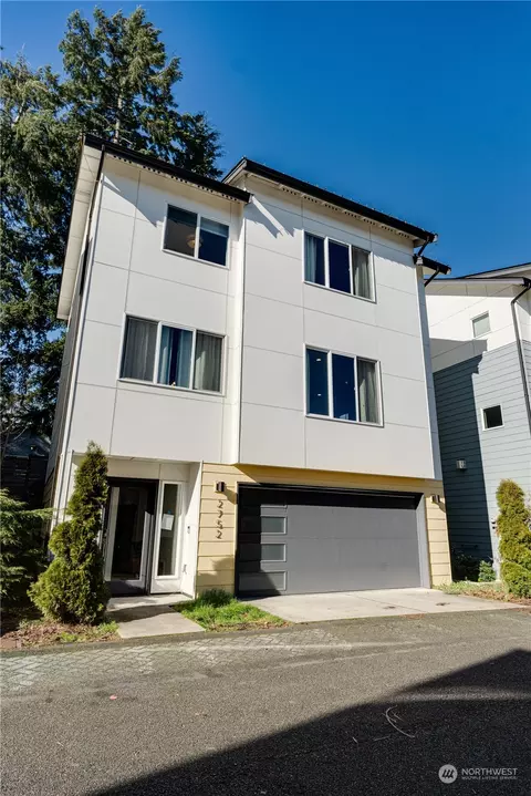 2752 SW Holden St, Seattle, WA 98126